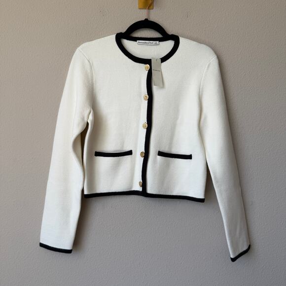 NWT NEW Abercrombie & Fitch White Contrast Trim Sweater Jacket Size S - Picture 2 of 6